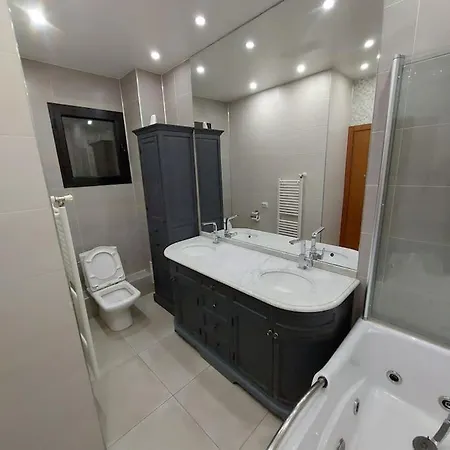 Apartment Prime 2bdr At Arc De Triumph Bucharest